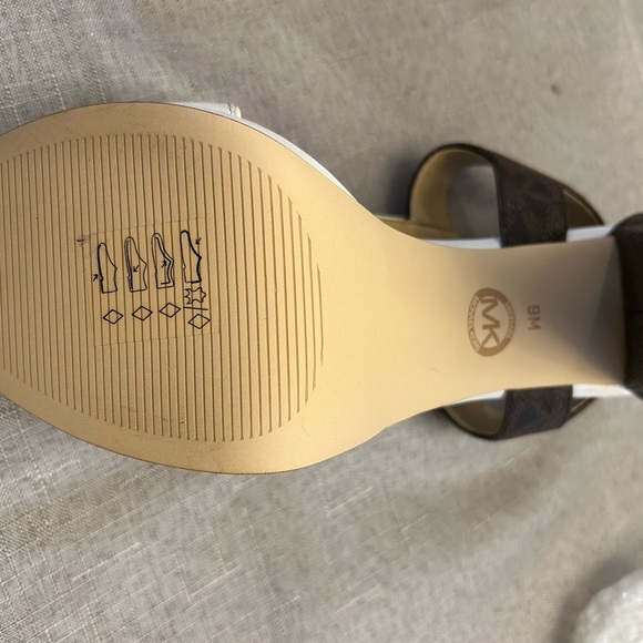 Michael Kors platform sandals - Picture 3 of 5